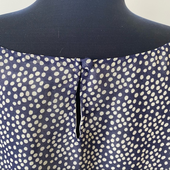 NEW - Beautiful Ruffled Top - Picture 5 of 7